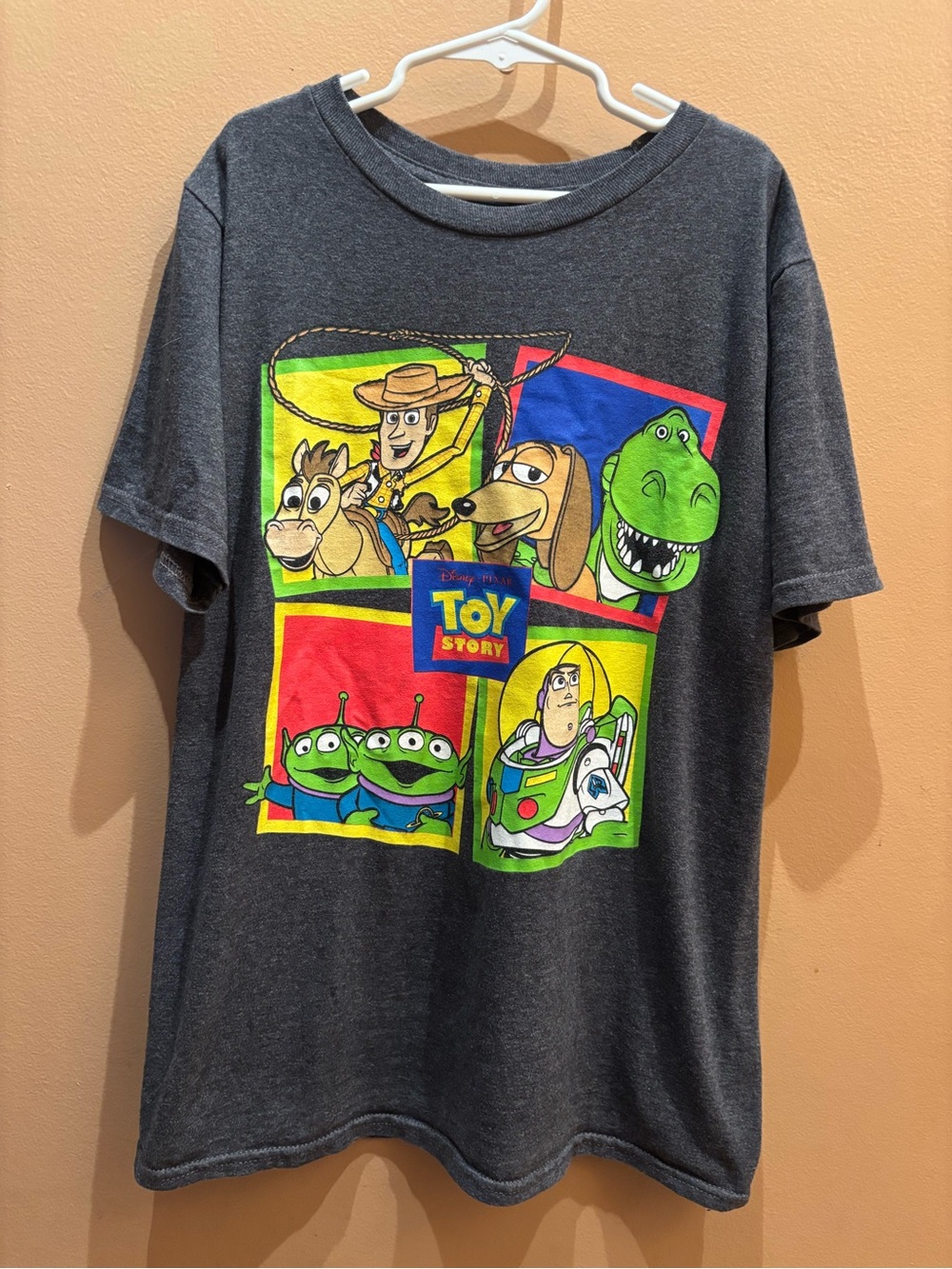 Disney Pixar Toy Story graphic t-shirt character boxes Size Large